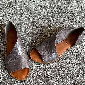 1. State sandals/ flats 6.5